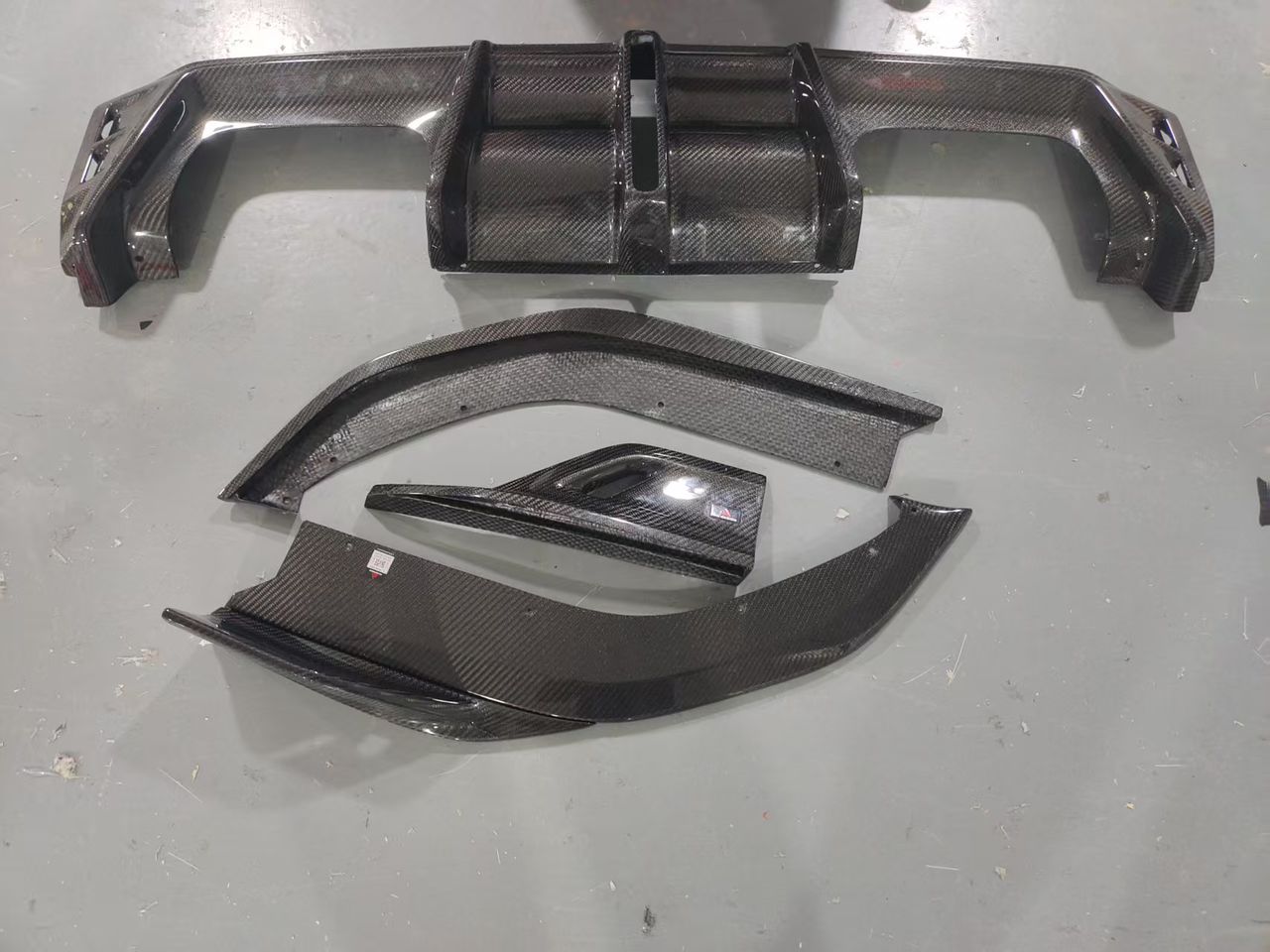 G80/G82 Dry Carbon Fiber LED Rear Diffuser